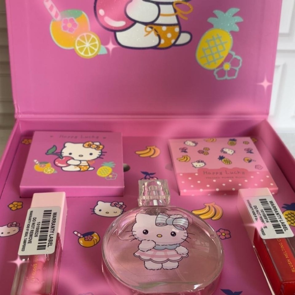 HELLO‎ KITTY GIFT BOX BUNDLE MAKEUP PERFUME NEW